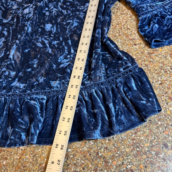 Studio JPR Top Blue Crushed Velvet Bell Sleeve Ruffle Peasant Womens Size S - Picture 9 of 9